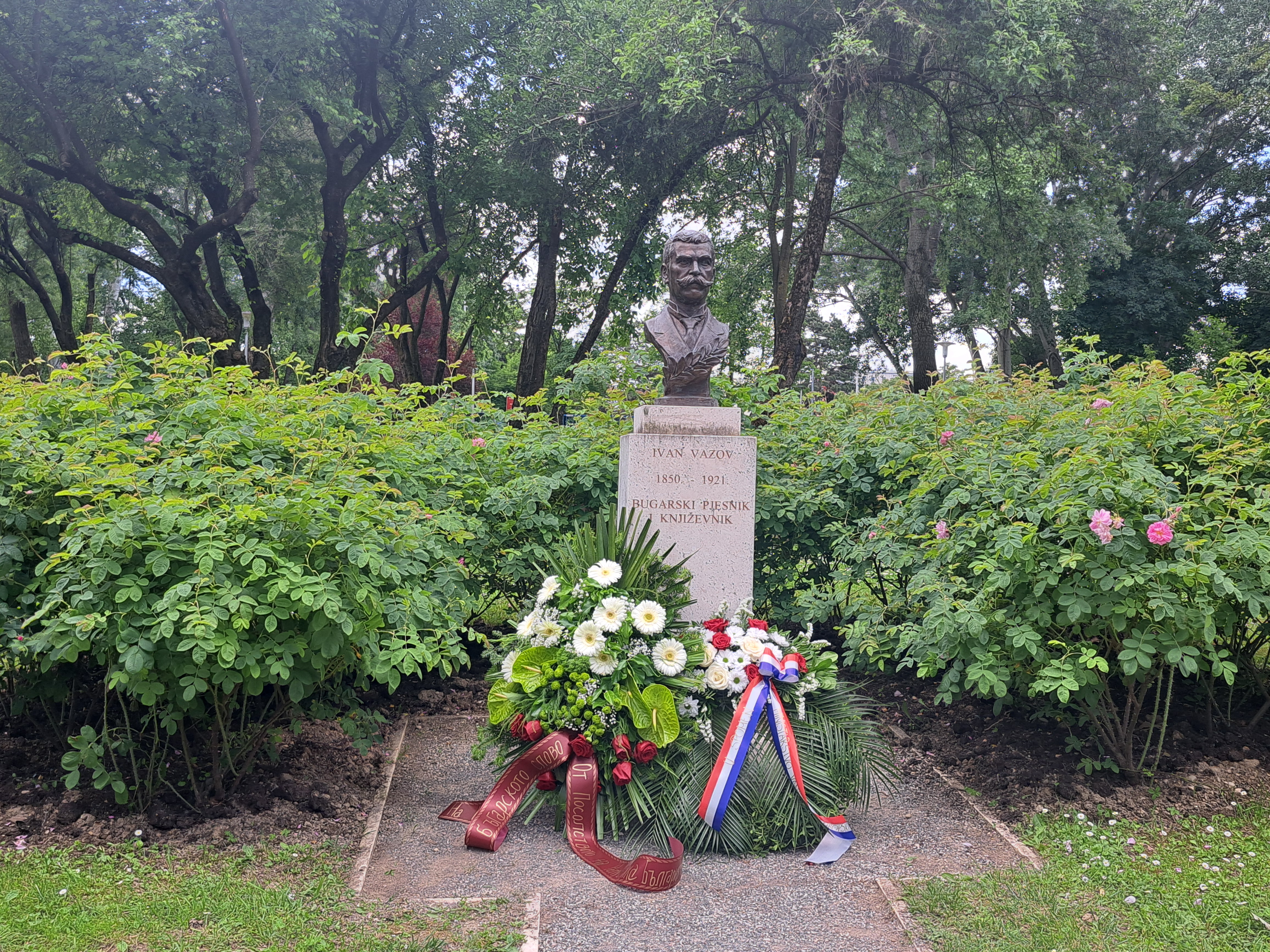 Polaganje vijenca na spomenik patrijarha Bugarske književnosti Ivana Vazova u parku Bundek